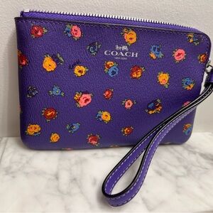 Coach Wristlet Signature Canvas Floral